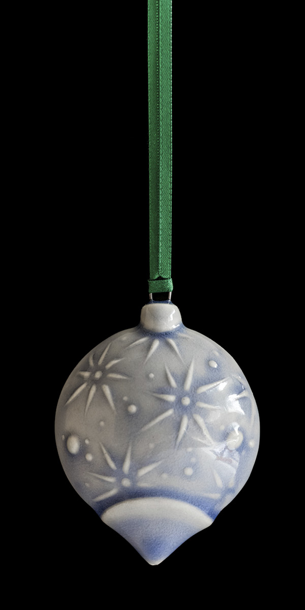 Holiday ornament, to 3 in. (7.5 cm) in height, Plainsman M-370 clay, slab built, fired to cone 6 in oxidation, 2023. Photo: Sara Kempner.