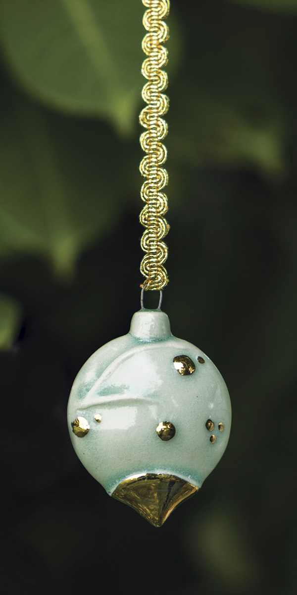 Holiday ornament, to 3 in. (7.5 cm) in height, Plainsman M-370 clay, slab built, fired to cone 6 in oxidation, 2023. Photo: Sara Kempner.