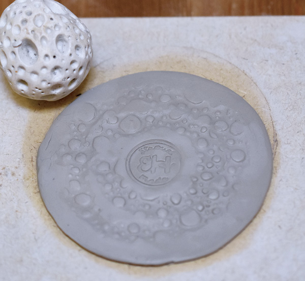 6 Create a spiral shape with the texture ball to cover more surface area.