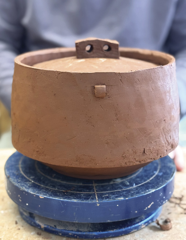 18 Add a corresponding piece to the jar. Checking the base and foot ring next.