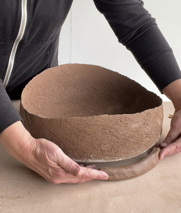 16 Make 3–4 coil props that fit under the foot by ¼ inch. These will support the vessel during the firing.