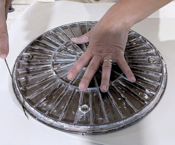 1 First, roll a clay slab and smooth away the canvas texture. Then cut a circle using a template for approximate diameter.