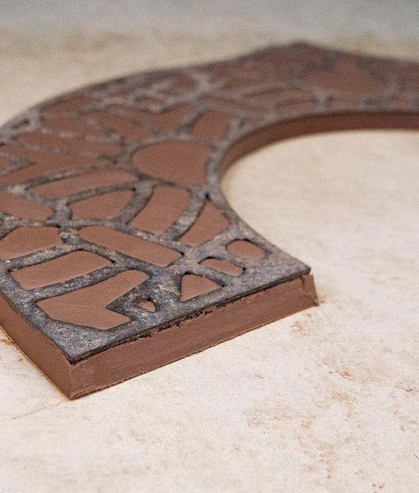 4 Close-up of the slab and template. Avoid beveling the cut inward where edges will be joined.