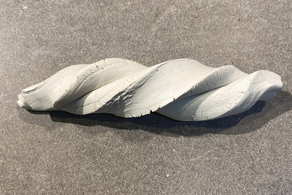 C4 Holding the ends of the two stacked pieces, twist them together. Be careful not to tear the form.