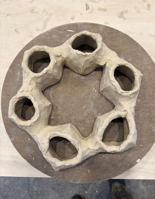 3 Roughly refine each lobe to determine the ring’s footprint.