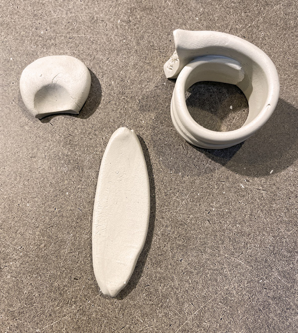 B1 Three-part handle: circle finger hold, finger rest, and thumb rest.