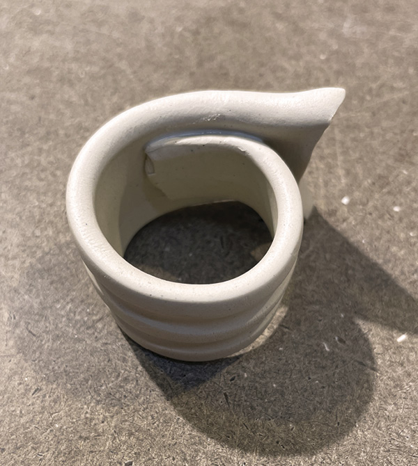 B2 Form a circle with the tip overlapping inside the wide part of the handle.