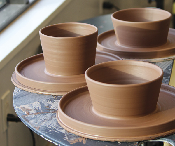 6 Run a wire under the cake stand and let it firm up under plastic.