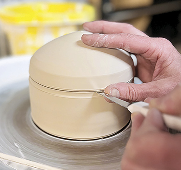 7 Using a sharp knife, cut off the lid at the top of your trimmed edge.