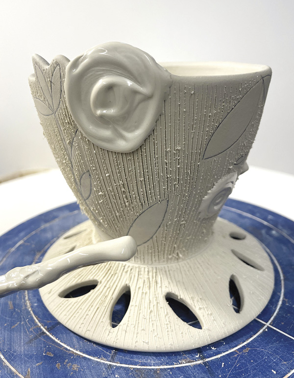 13 Paint on a thick, yogurt-like slip of your clay for the flowers. Dry and bisque fire.