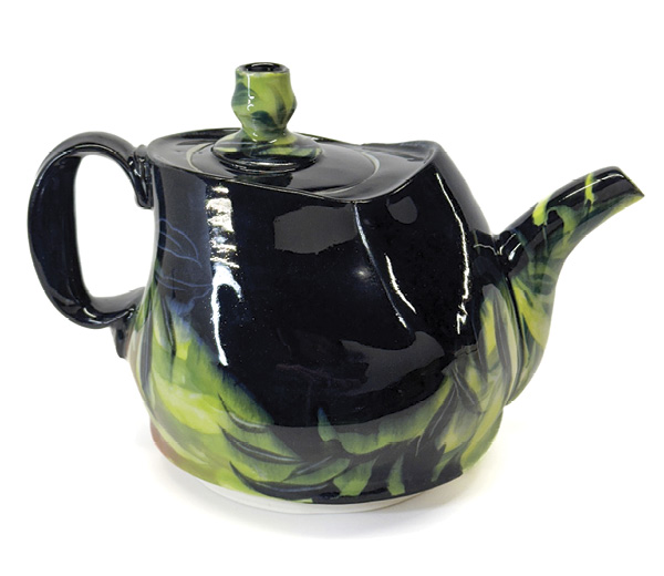 Taylor Sijan's finished teapot.