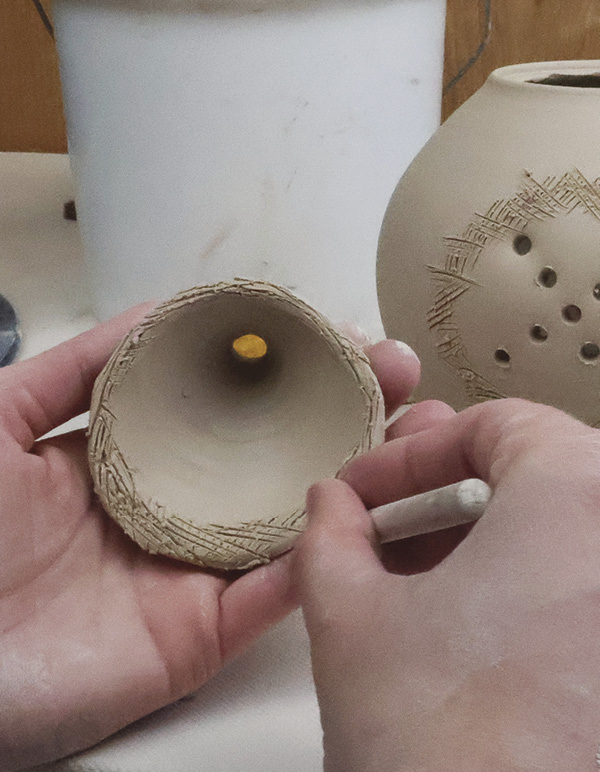 10 Map the spout placement and pouring pitch, then make drainage holes.