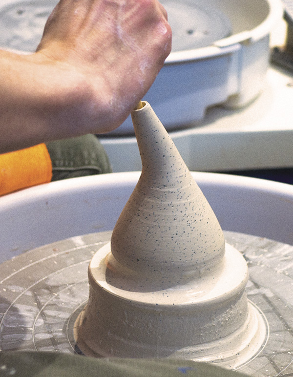 7 Insert thin handle into the opening, and pull the upper part of the spout back.