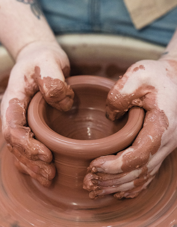 1 Establish your interior bowl shape, keeping your rim thick.