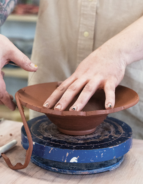 7 Use an angle-cutter tool while rotating the bowl to create the scalloped edge.