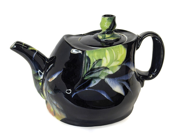 Taylor Sijan's Taylor Sijan's Teapot with strainer, 6 in. (15.2 cm) in height, porcelain, underglaze, 2021.