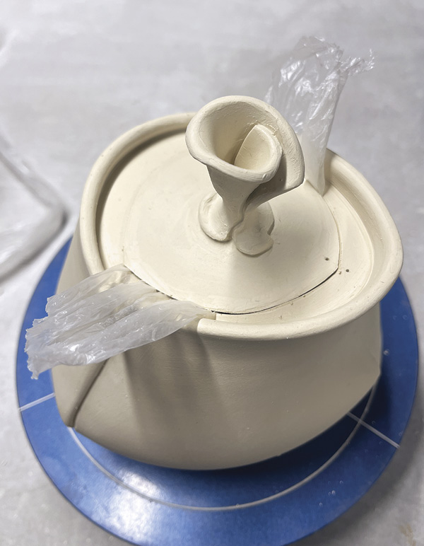 5 Make a knob and attach it to the lid slab before cutting the lid out.