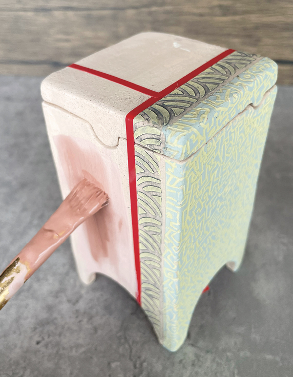 14 Coat the interior with glaze. After it’s completely dried, brush 2–4 different glazes on the outside surface.