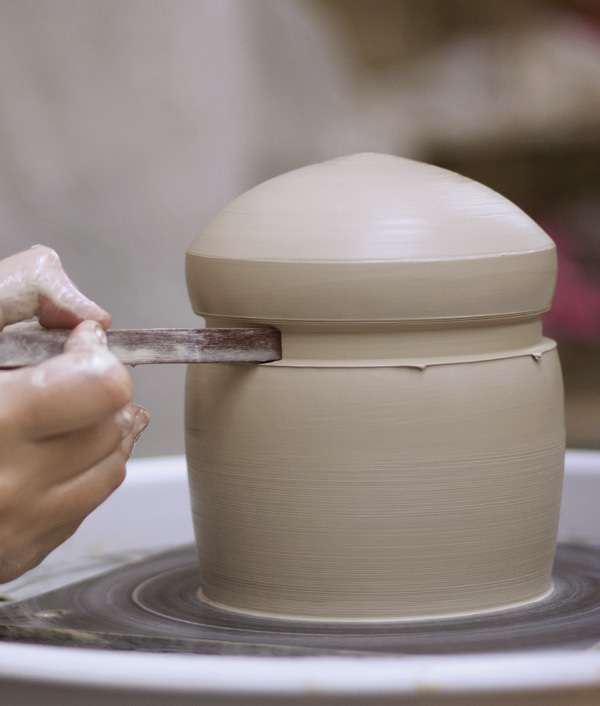 4 Use a flat-ended wooden tool to indent the piece where the lid will separate from the body.