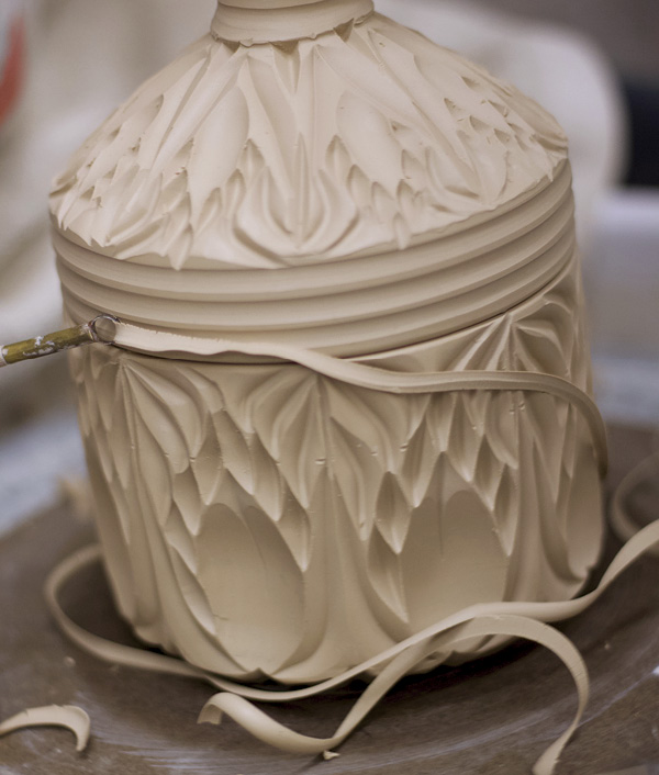 15 Use a loop tool to carve long continuous lines along the base of the lid, creating a visual separation.