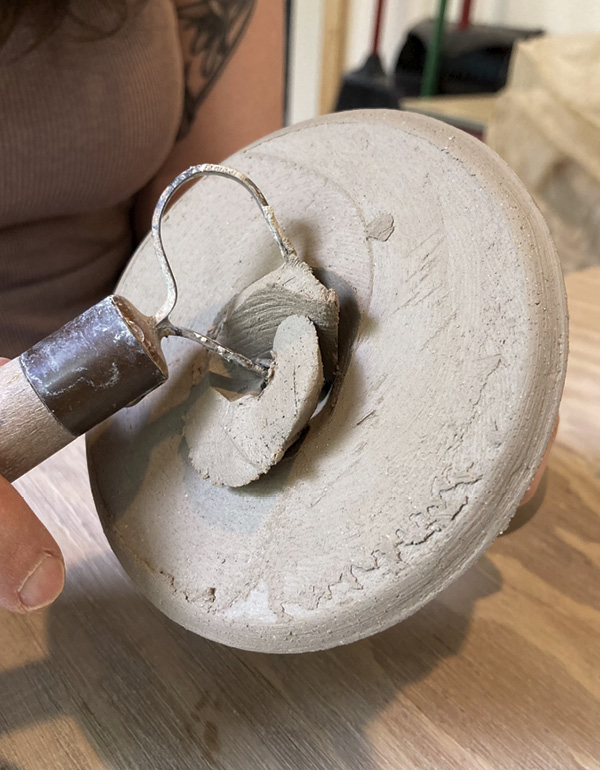 2 Use a loop tool to cut out the middle of the foot.