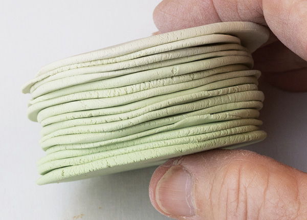 6 Stack the disks in order, sticking them together with a small amount of water.
