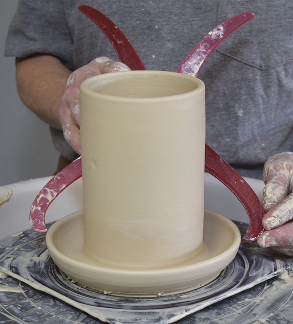 5 Use another set of calipers to measure the width of the saucer.