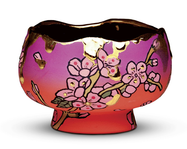 Sakura Sunrise, 4¾ in. (12 cm) in length, porcelain, underglaze, glaze, gold luster, 2023.