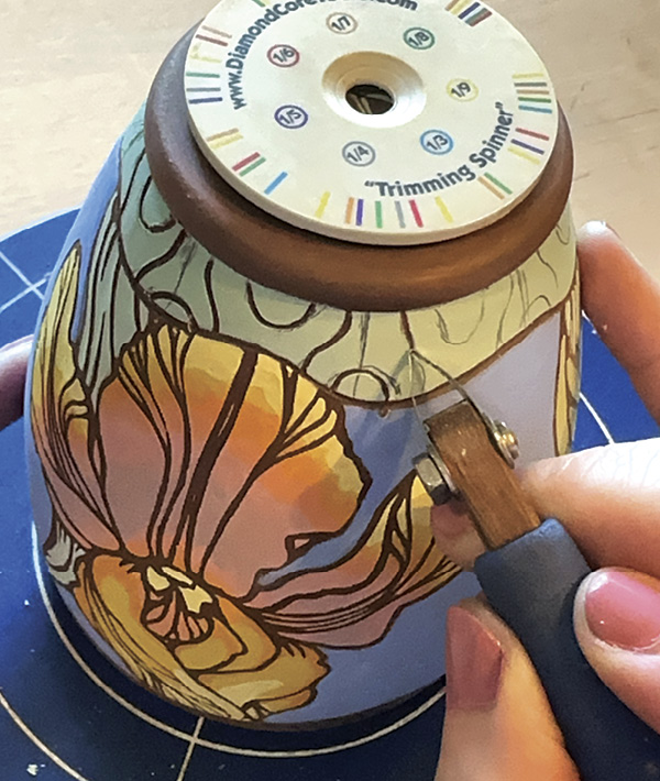 14 Using a decorating disk, divide your foot into equal sections. Use a pencil to sketch in each section, then carve lines.