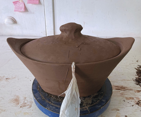 15 Define the curve and thin edges of the lid, then attach a clay wad for a knob. Allow the knob to set up.