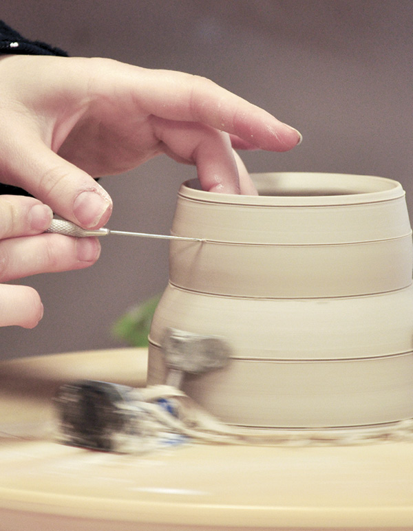 1 Use the wheel to carve horizontal lines into the cup.