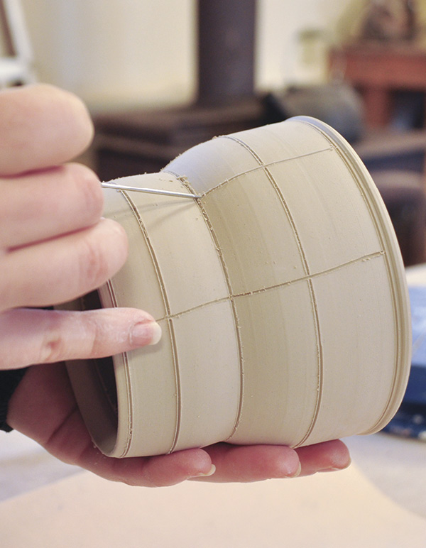 2 Divide the cup into equal sections and carve vertical&nbsp;lines.