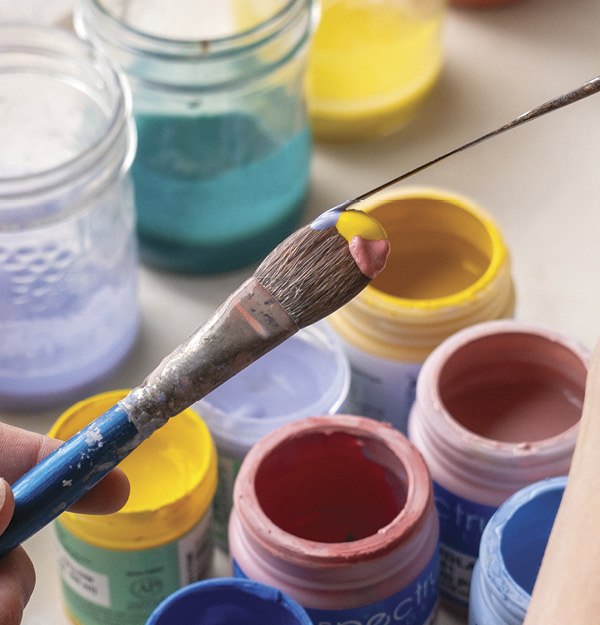 3 Dip brush in a thin stain wash and layer underglazes on the edge with a knife.