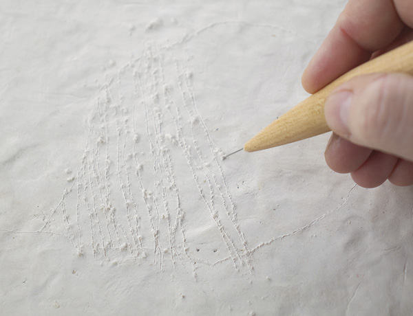 1 To create a sensitive line, the pressure only needs to break the skin of the wax and dip slightly into the clay body.
