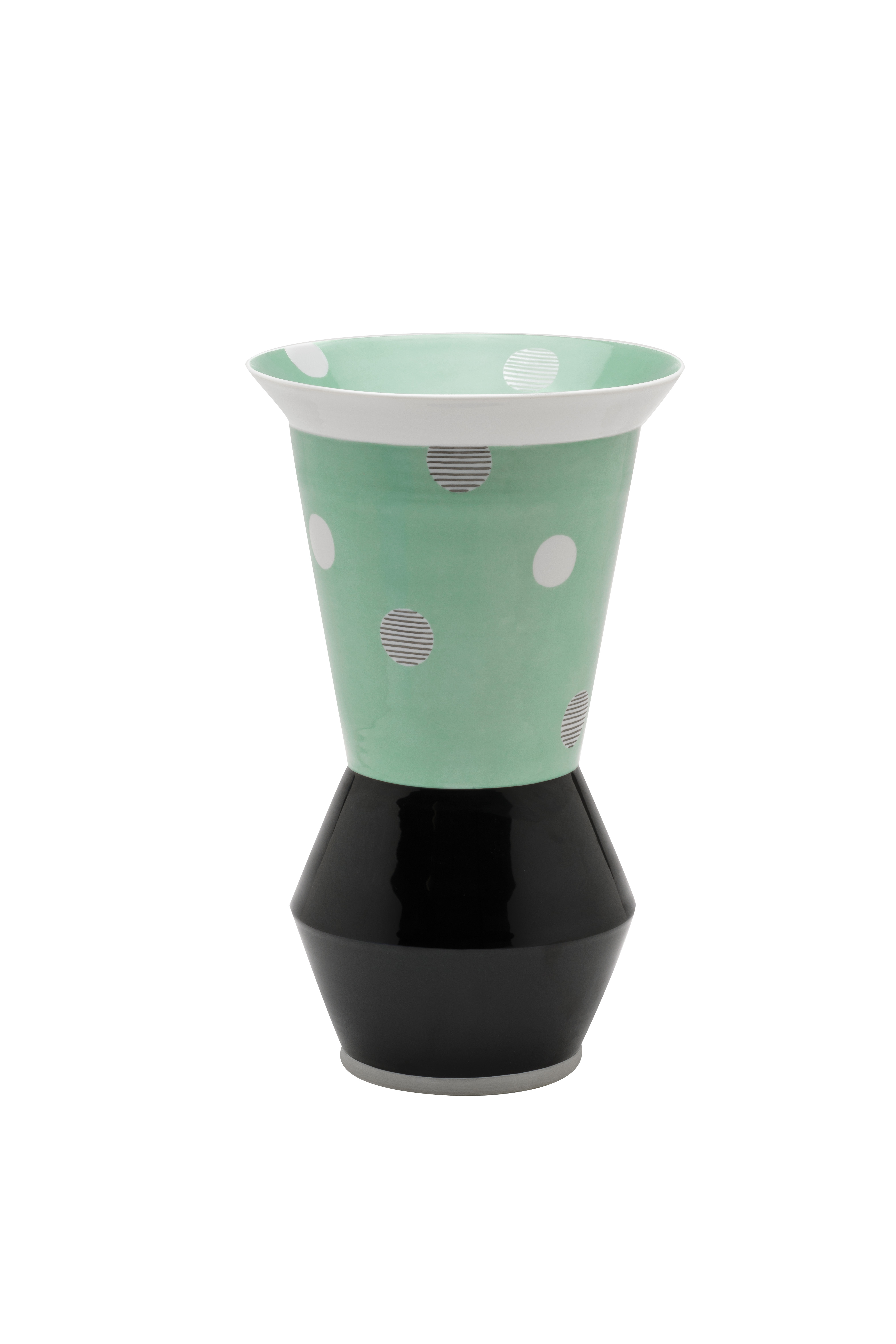 Jürgen Partenheimer’s Kalliope III#4, 18 in. (46 cm) in height, porcelain, painted polychrome enamels, 2011. Collection of Porzellanmanufaktur Nymphenburg, Münich Copyright: Jürgen Partenheimer et VG Bild-Kunst, Bonn Courtesy: Häusler Contemporary München/ Zürich.