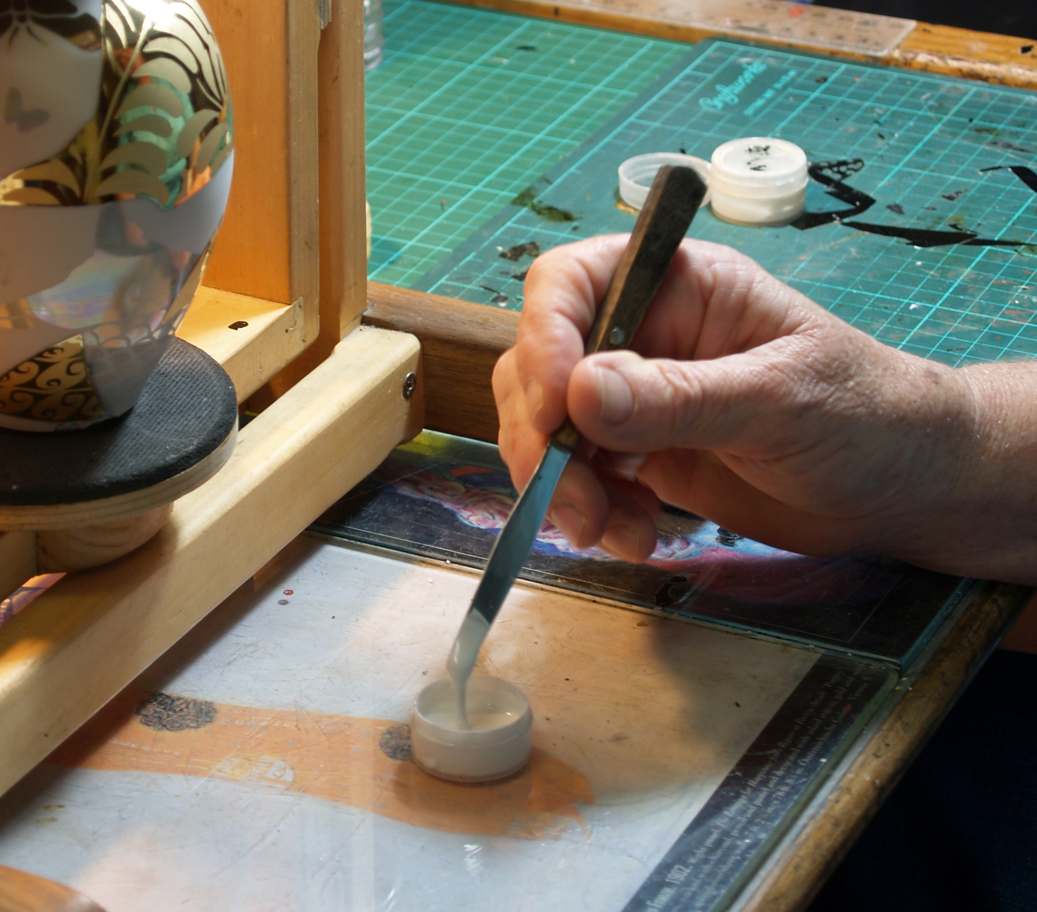 When the enamel is exactly the right consistency, it will “string” from the end of the tool.