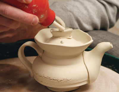 Fig.14 Apply two slip dots to visually key the pourer and stopper together.