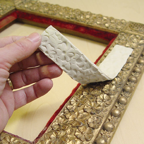 Fig.2 An antique gilt frame provides a unique texture.