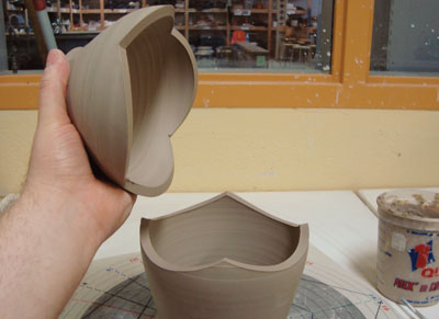 Fig.3 Separate the bottom of the pot from the top after making the cuts.