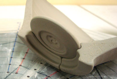Fig.10 Insert the disc into the trimmed groove to check the fit.