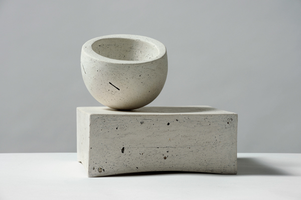 3 Touching Balance, 8 in. (20 cm) in height, handbuilt double-walled vessels, made of a mixed porcelain and stoneware clay body, burnished, saggar fired to 1940°F (1060°C), 2013. Photo: Douglas Atfield.