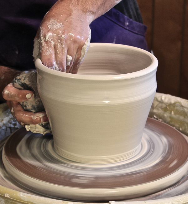 3. Compress the walls using a wooden rib after the last pull.