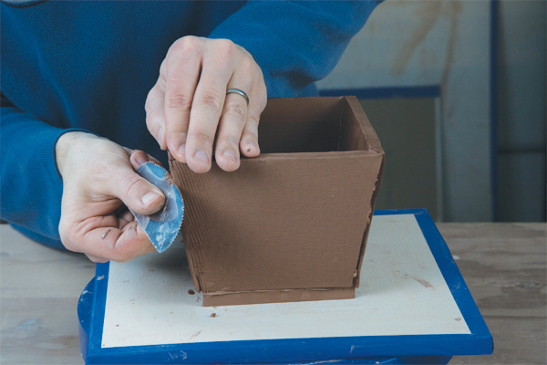 7 Use a serrated rib, and press the joints together so they are secure.