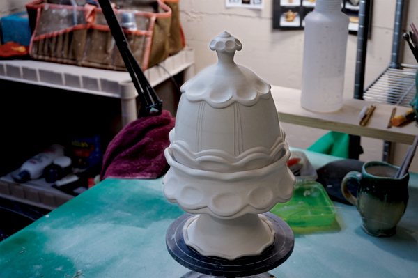 16 Set the lid on top of the plate and stem to see the finished product. Dry separately.