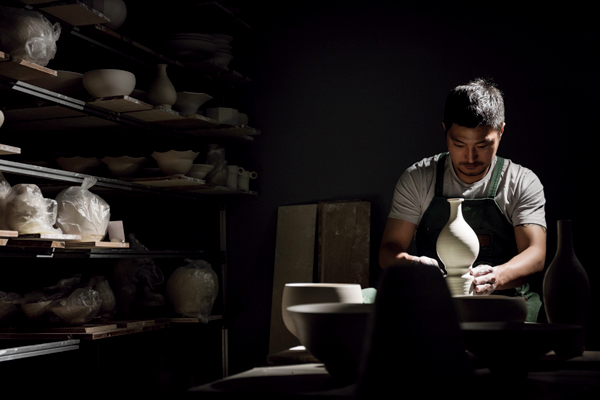 4 Byung Sik Moon working in his studio. Courtesy of Moon Do Bang.