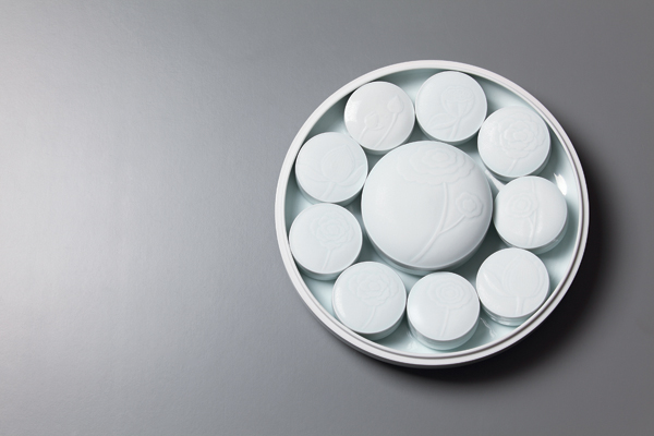 1 Lotus flower box, 12½ in. (32 cm) in diameter, wheel-thrown porcelain, mid-range reduction fired, 2014. Courtesy of Moon Do Bang.