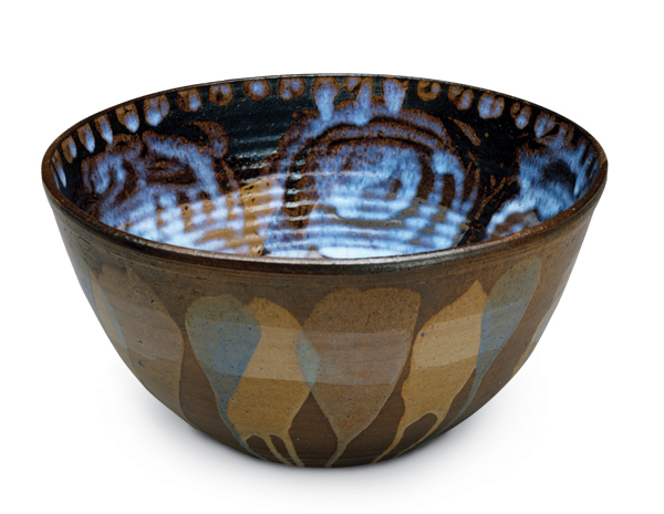 4 Rudolf Staffel’s bowl, 12½ in. (32 cm) in diameter, stoneware, 1963. Copyright Estate of Rudolf Staffel. Photos: The Museum of Fine Art Houston.