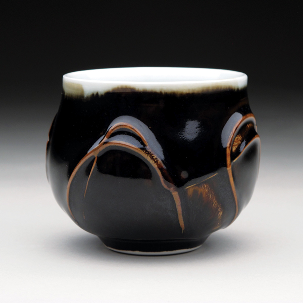 5 Thomas Jennison’s untitled, 4 in. (10 cm) in height, porcelain, fired to cone 10.