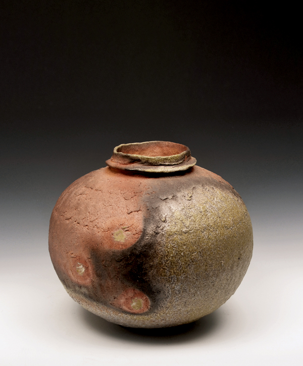 1 Globe jar, 12 in. (30 cm) in diameter, porcelain/stoneware blend, fired to cone 11 in an anagama, 2016. Photo: Steve Katz. 