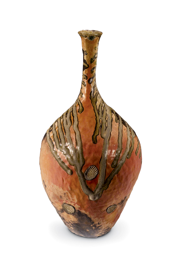 6 Tall bottle, 18 in. (46 cm) in height, porcelain/stoneware blend, fired to cone 11 in a noborigama, 2016. Photo: Steve Katz.